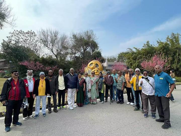 China In-depth Holiday with 18 People From India
